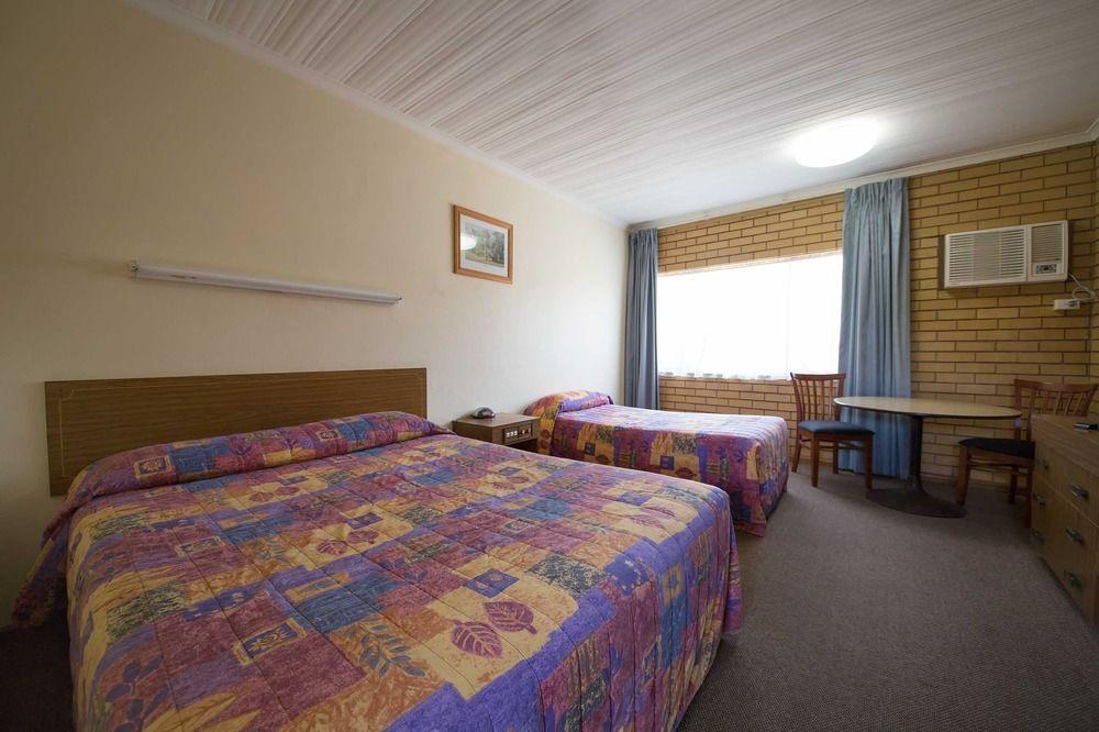 Boomerang Hotel Lavington Esterno foto