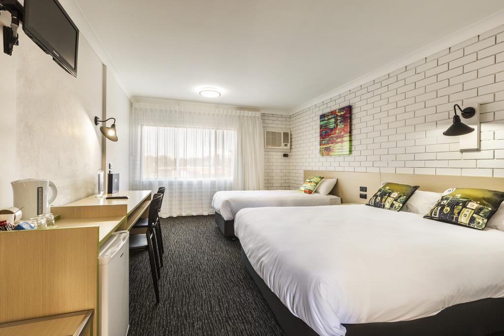 Boomerang Hotel Lavington Esterno foto