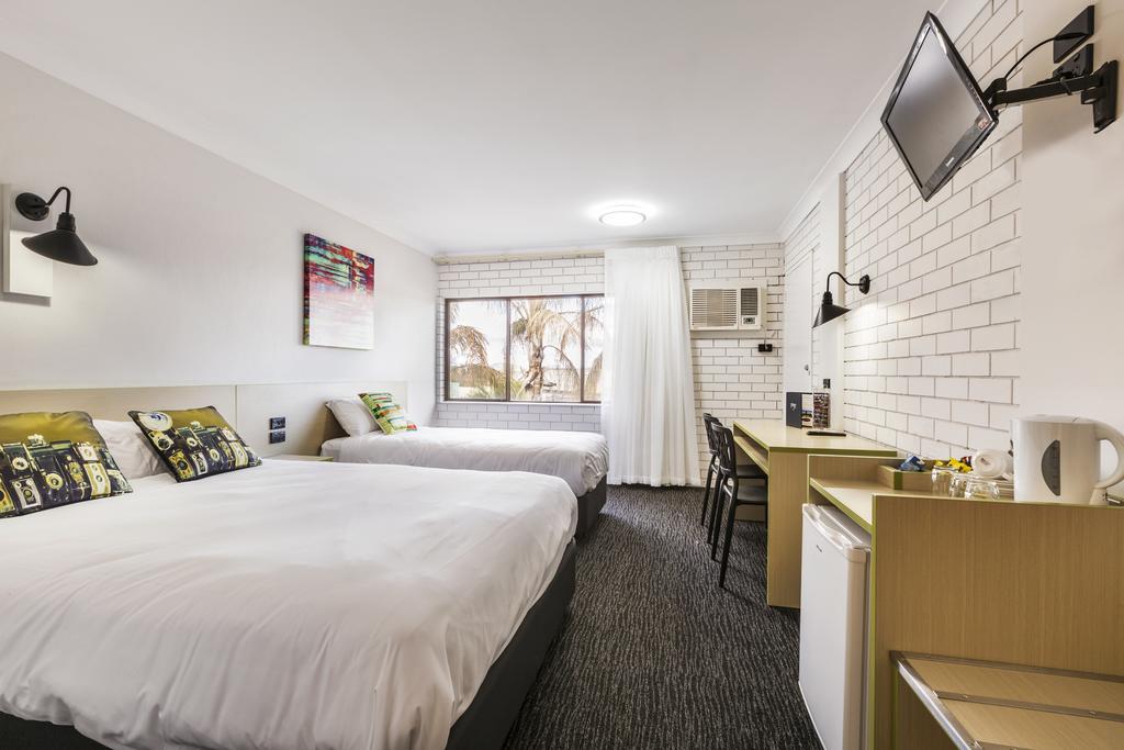 Boomerang Hotel Lavington Esterno foto