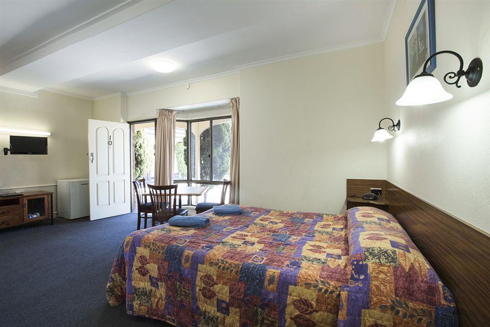 Boomerang Hotel Lavington Esterno foto